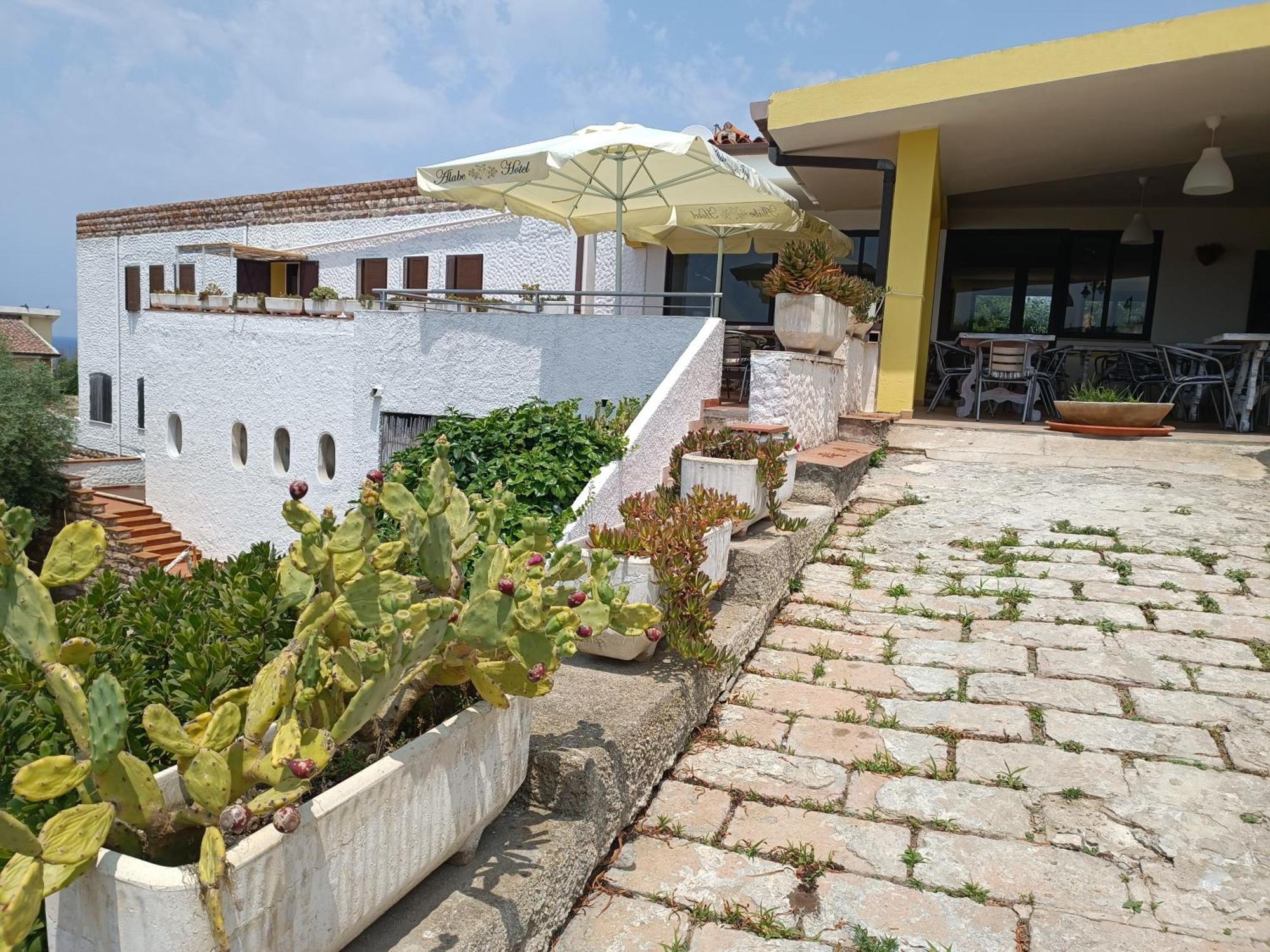 Alabe Hotel Marina Di Tresnuraghes Exteriör bild